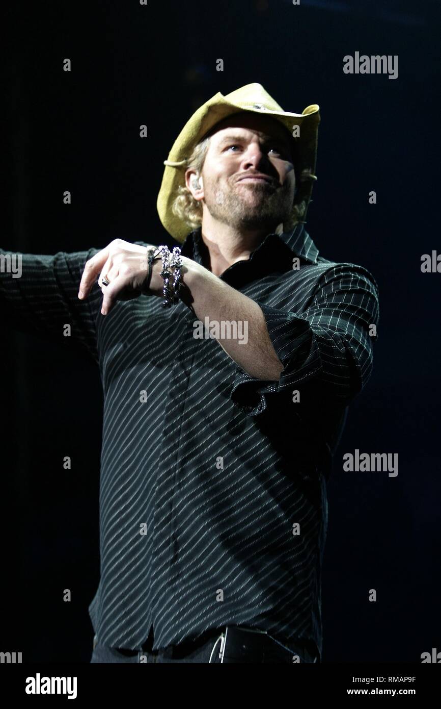 Country Musik Sänger, Songwriter, Produzent und Schauspieler Toby Keith ist dargestellt auf der Bühne während der "Live"-Konzert aussehen. Stockfoto