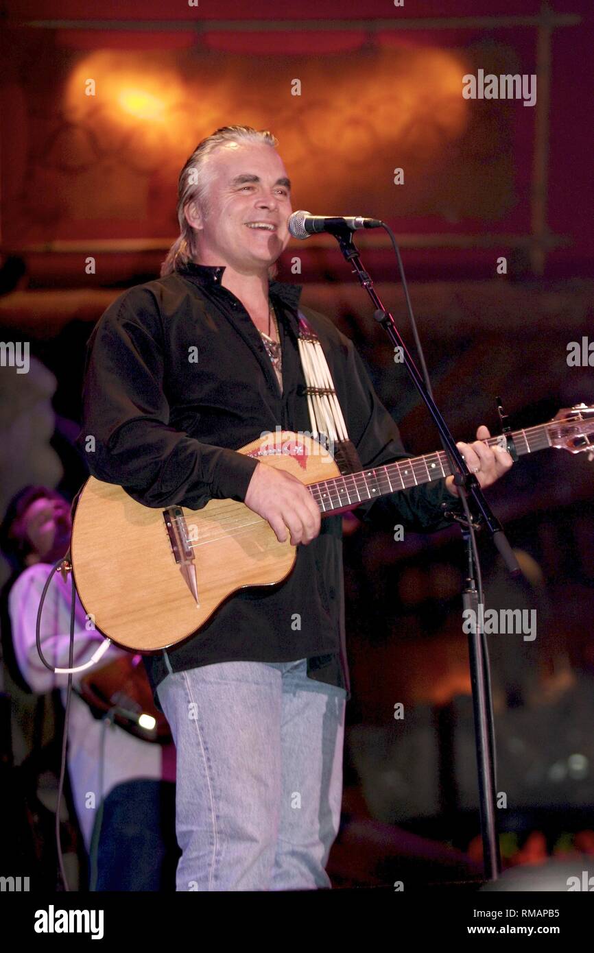 Country Music Artist Hal Ketchum ist auf der Bühne eine "Live"-Konzert Auftritt gezeigt. Stockfoto