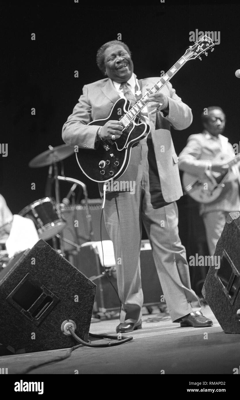 Blues Gitarrist B.B. König ist dargestellt auf der Bühne während einer "live"-Konzert aussehen. Stockfoto