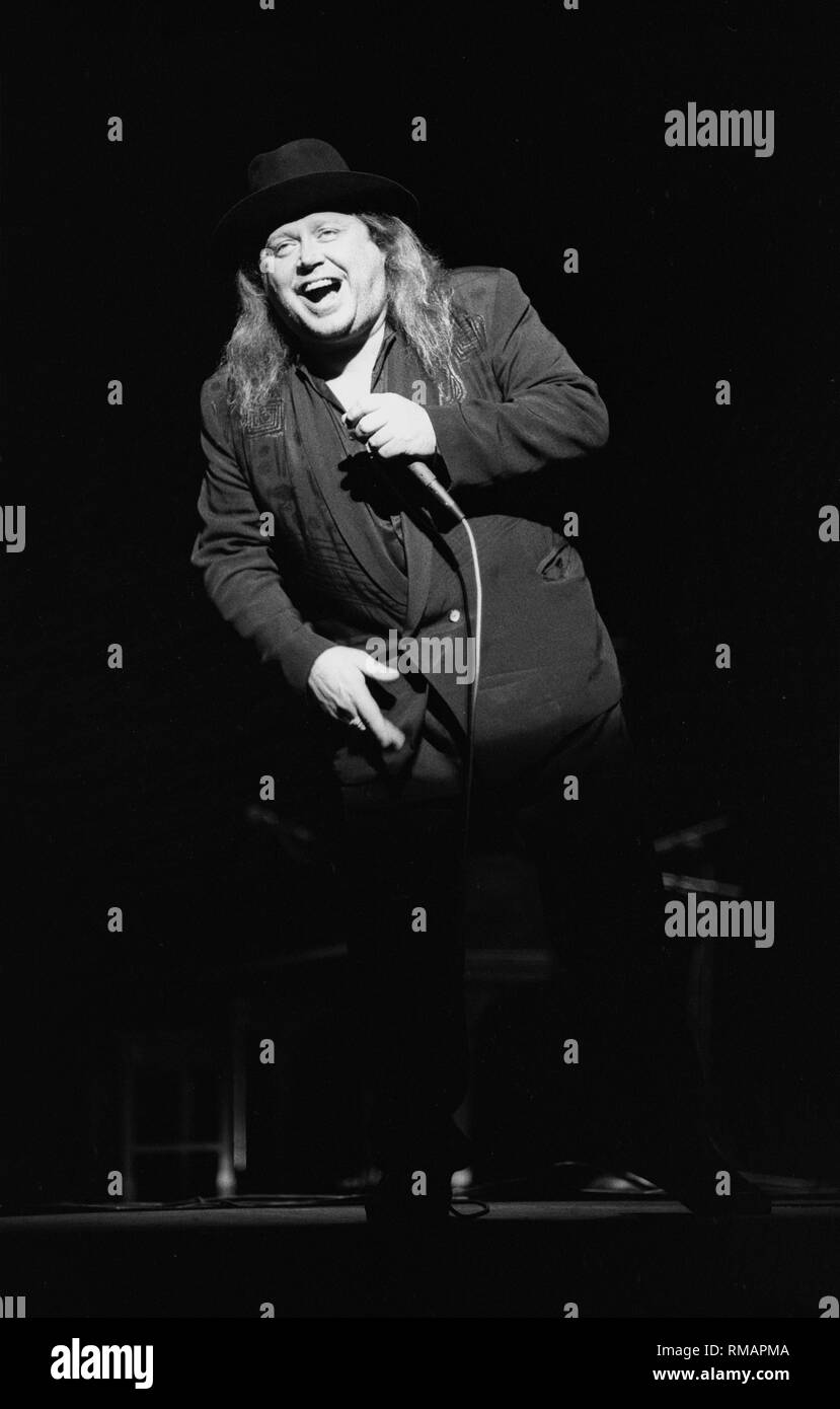 Stand-up-Comedian und Schauspieler SAM Kinison, für seine intensiven, harten und politisch falsch genre Humor, gezeigt wird, ist auf der Bühne während eines 'live' Leistung bekannt. Stockfoto
