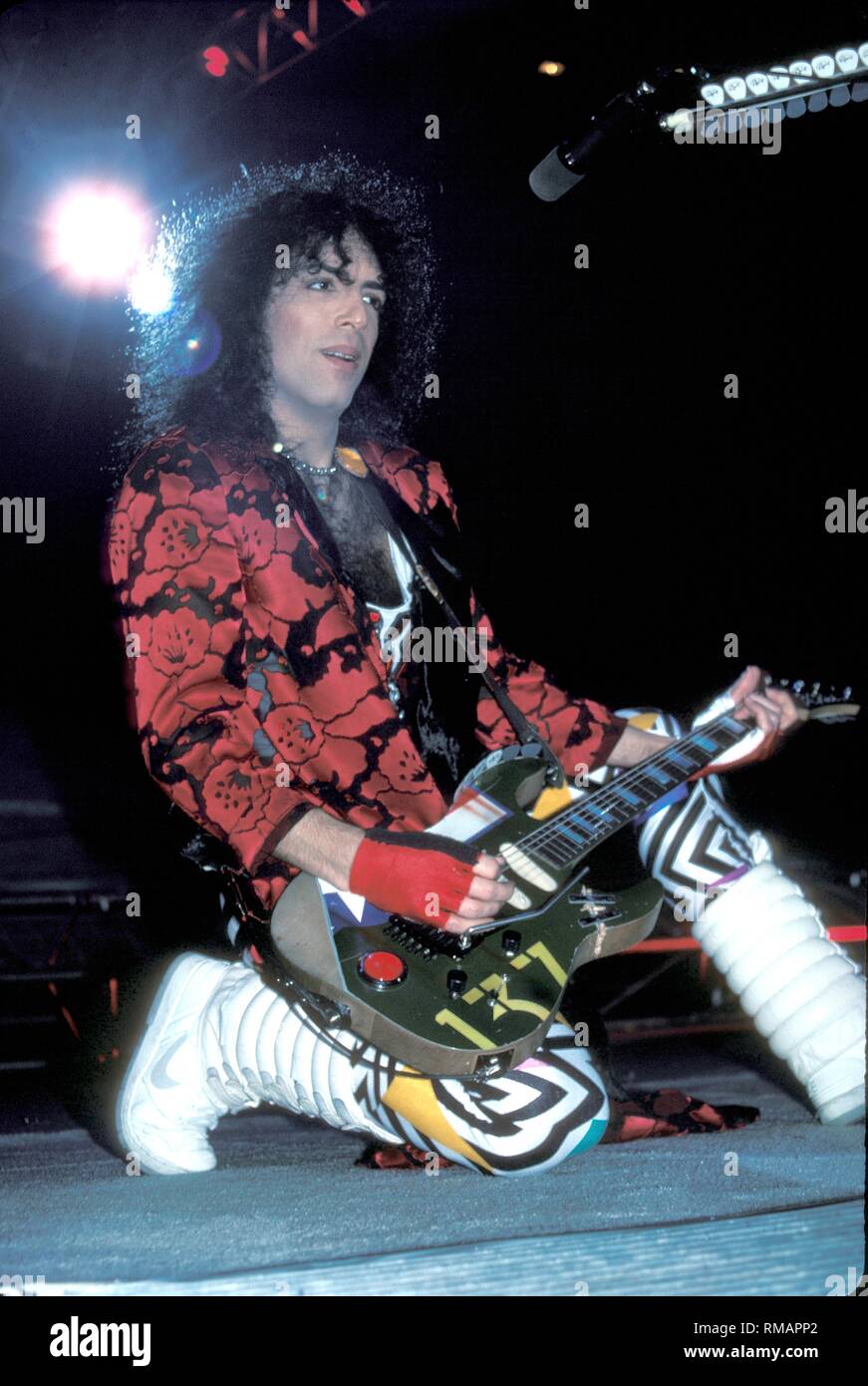 Gitarrist Und Sanger Paul Stanley Von Der Rockband Kiss Ist Dargestellt Auf Der Buhne Wahrend Einer Live Konzert Aussehen Stockfotografie Alamy