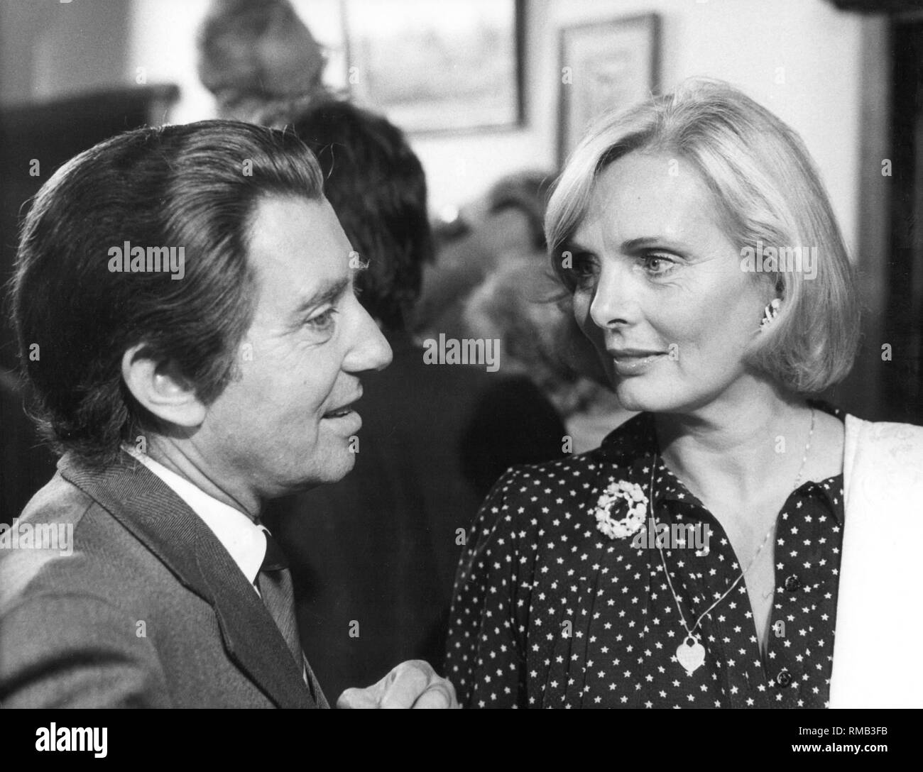 Hans Clarin Und Ruth Maria Kubitschek In Mary Und Gordy Auf Dem Lande Stockfotografie Alamy