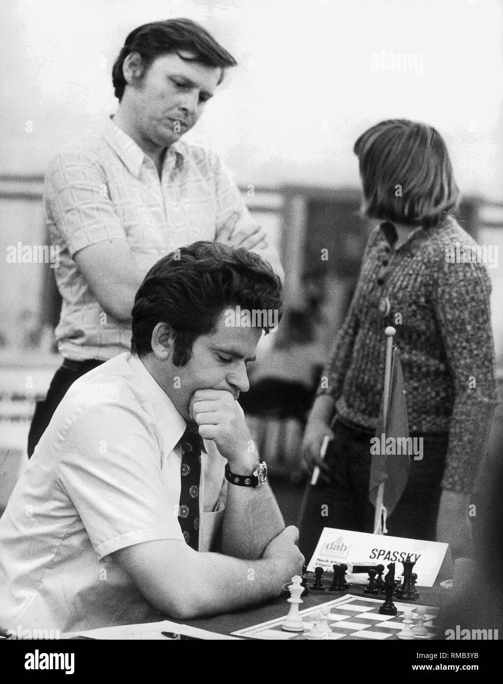Boris Spassky am Schachbrett an der Internationalen Deutschen Meisterschaft. Stockfoto