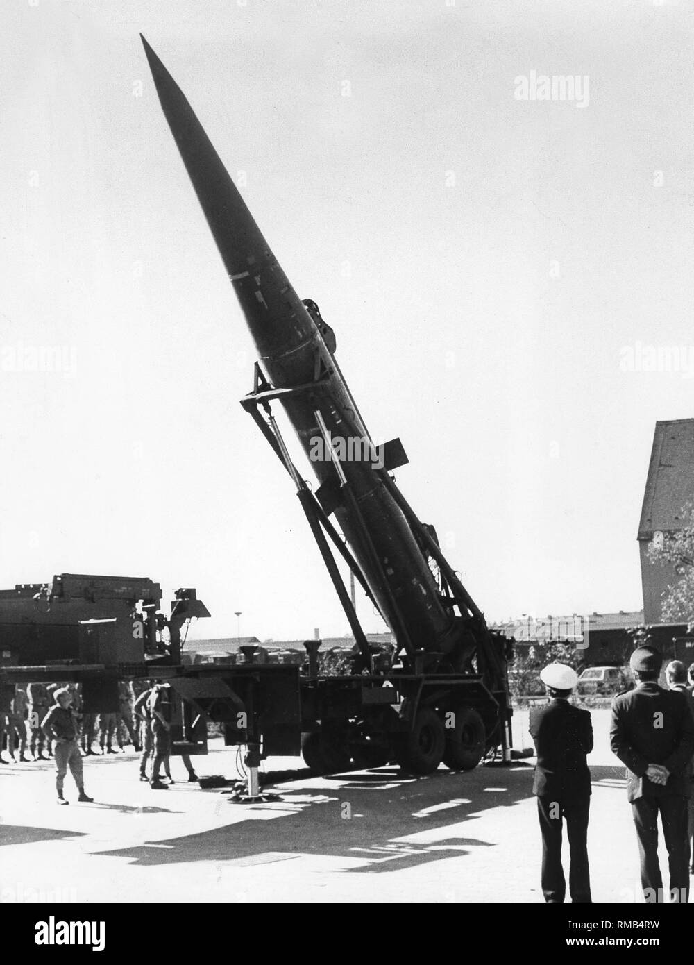 Eine Pershing 1 der Bundeswehr auf ihren Start Plattform bei einer Demonstration. Stockfoto