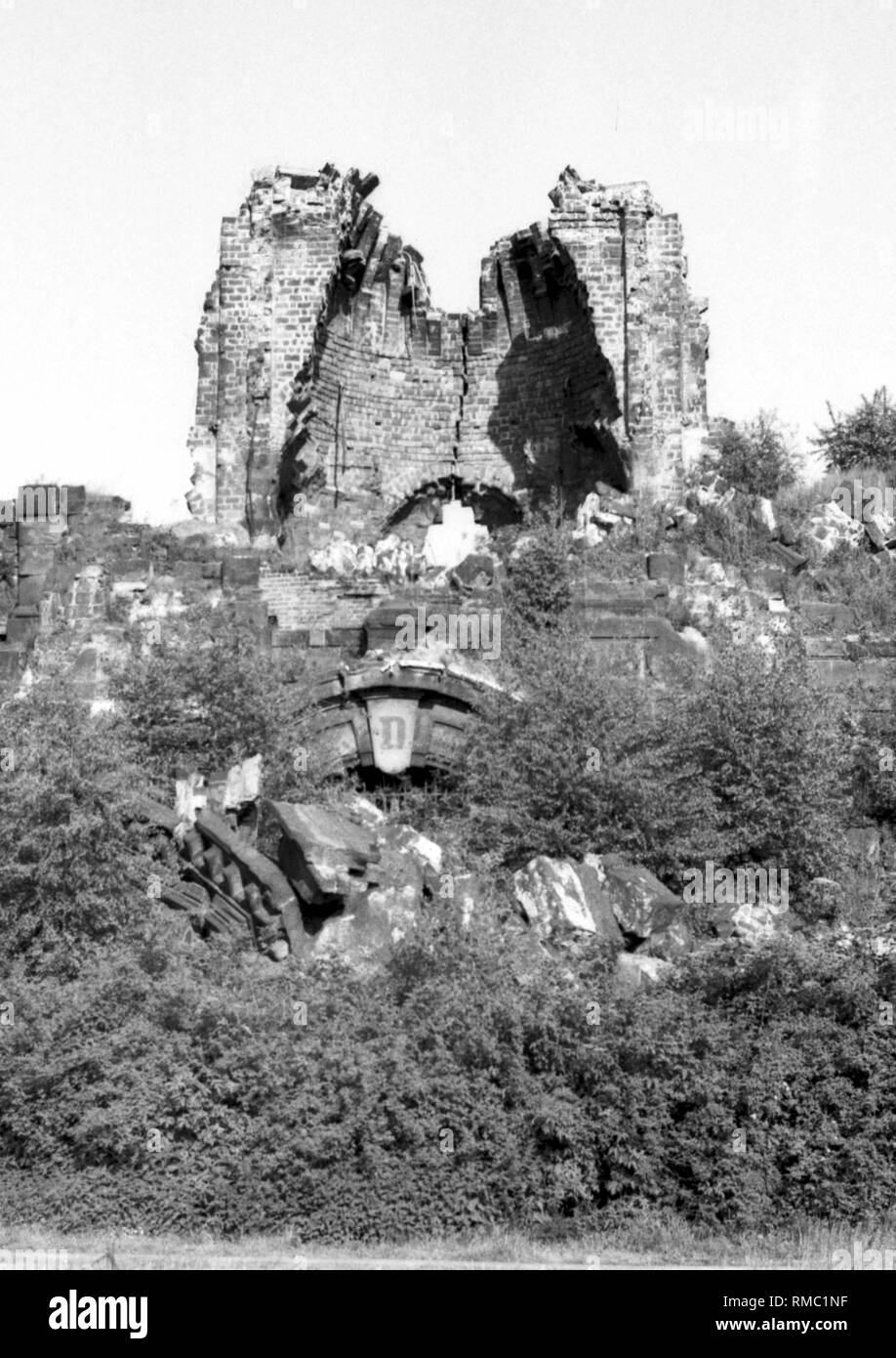 Die Ruine der Frauenkirche auf dem Neumarkt in Dresden, die durch einen Luftangriff im Februar 1945 zerstört wurde. Bis zum Beginn der Rekonstruktion am 4. Januar 1993, es war ein Mahnmal gegen Krieg und Gewalt. Stockfoto