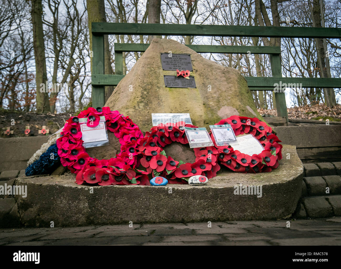 Die Mi Amigo Memorial Park Endcliffe, Sheffield vor den Flypast am Freitag, den 22. Februar, mit Kampfjets und andere militärische Flugzeuge aus Großbritannien und den Vereinigten Staaten. Tony Foulds hat seit Jahrzehnten verbrachte, um die Gedenkstätte in Endcliffe Park, Sheffield, zu 10 amerikanische Flieger, die starb, als ihr Flugzeug vor ihm vor 75 Jahren stürzte gewidmet. Stockfoto