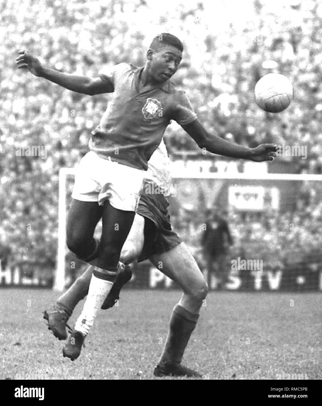 Pele bei der WM 1958 Endrunde in Schweden. Brazil-Sweden: Pele herrscht  Stockfotografie - Alamy