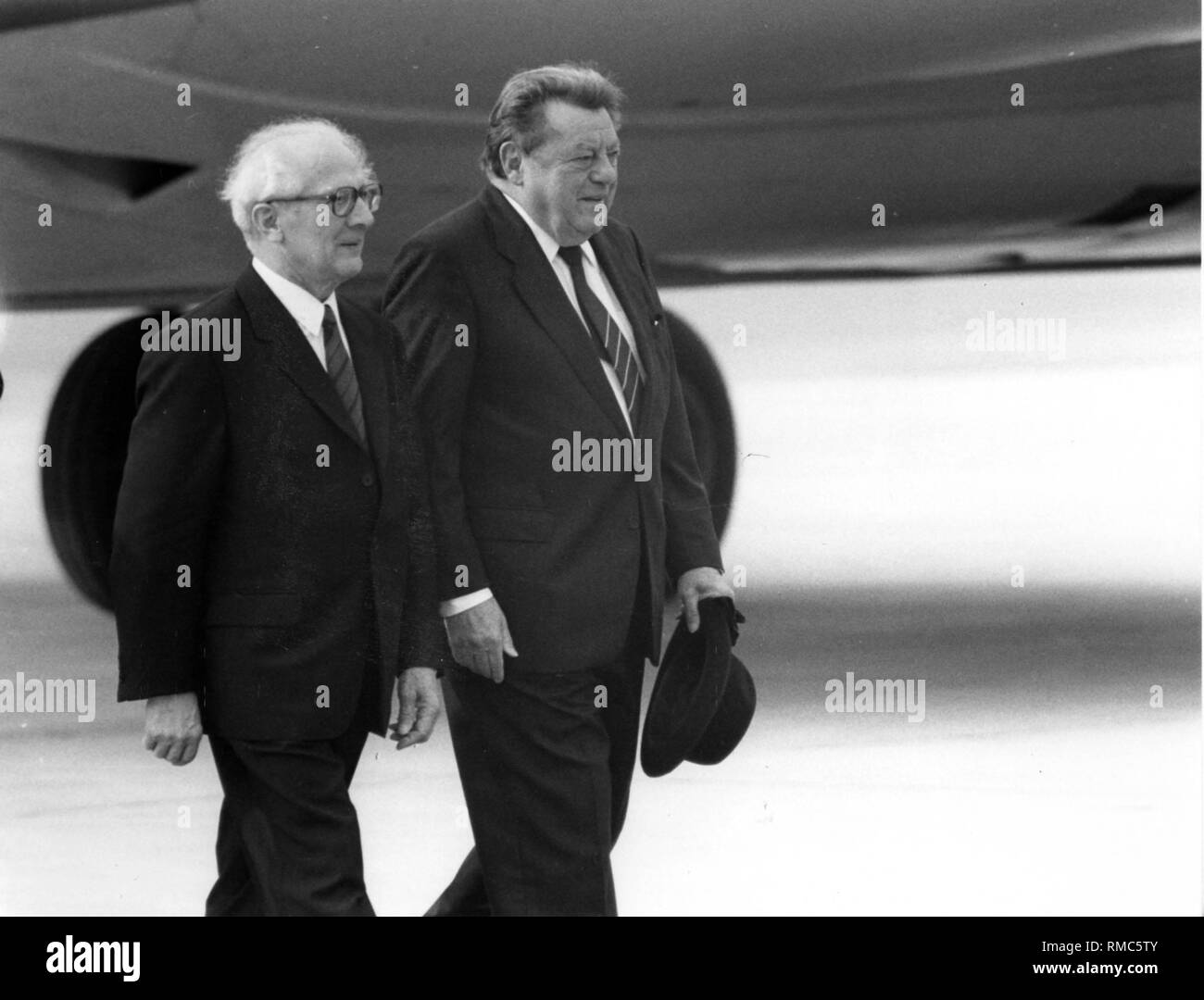 Franz Josef Strauss mit Erich Honecker am Münchner Flughafen Riem am 11. Sept. 1987 Stockfoto