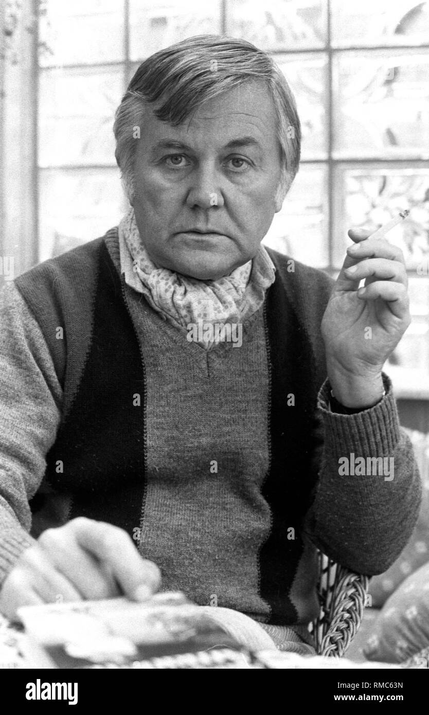 Die Hamburger fernsehen Autor Herbert Lichtenfeld (Foto), die einen Namen gemacht hat mit Skripten für "Tatort" und die "Schwarzwald Klinik", am 11. Dezember 2001 starb im Alter von 74 Jahren nach langer Krankheit. Stockfoto