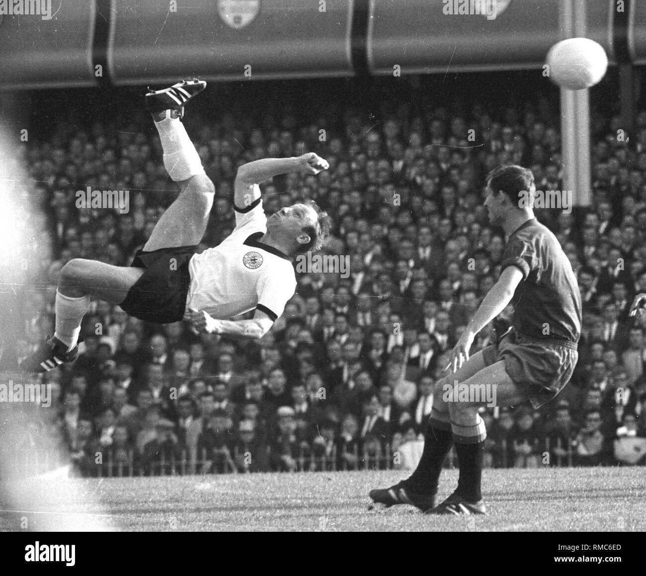 FIFA World Cup Finale in England, 1966. Deutschland gegen Spanien mit 2:1. Fahrrad Kick von Uwe Seeler. Stockfoto