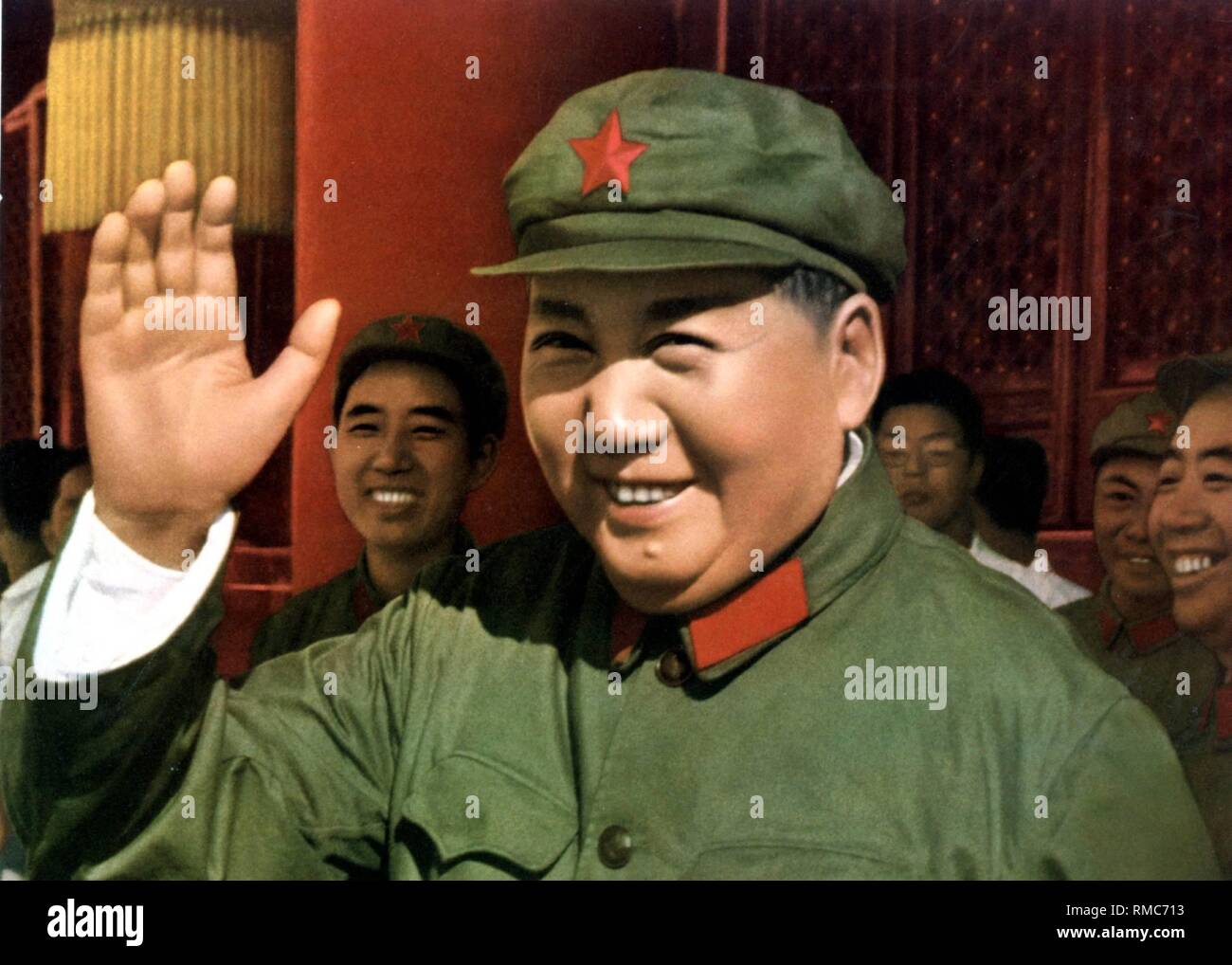 Mao Zedong - (* 26.12.1893 - 09.09.1976), zwischen 1935 - 1976 Vorsitzende der Chinesischen Kommunistischen Partei. Zwische 1954 - 1959 war er Präsident der Volksrepublik China. Chinesische Propaganda Poster der "Große Führer" Mao Zedong von 1966, undatiert. Stockfoto