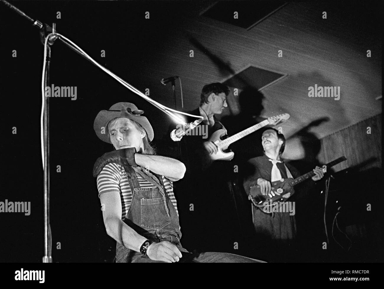 Gerhard Gundermann und Band, Konzert auf dem Literaturfest (Literary Festival) in der Kongresshalle am Alexanderplatz, Deutschland, Berlin-Mitte, 29.11.1987. Stockfoto