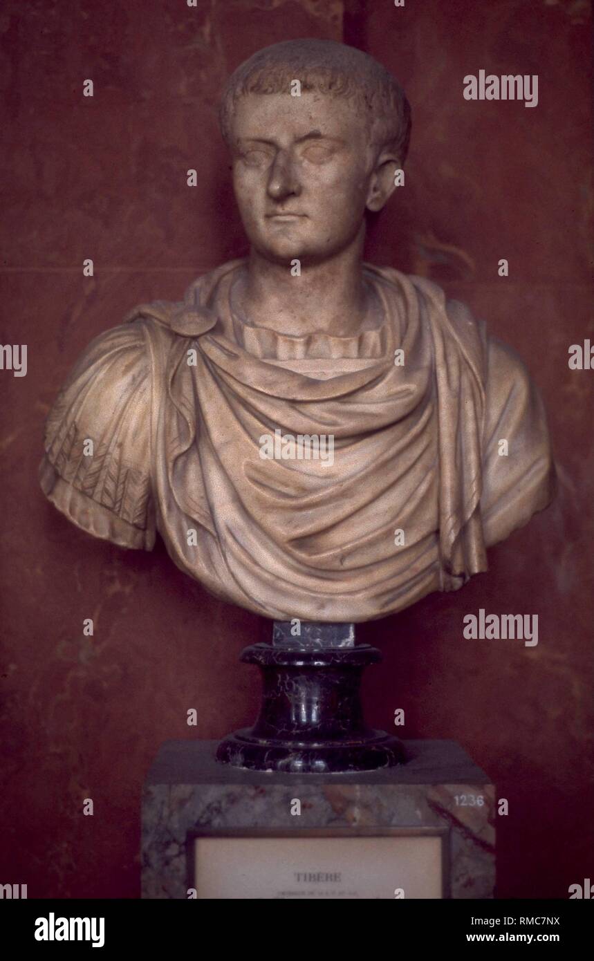 Marmor Büste des römischen Kaisers Tiberius (42 v. Chr. - 37 AD, Herrschaft 14-37 AD) aus dem Patrizier. Die Büste im Louvre in Paris. Stockfoto