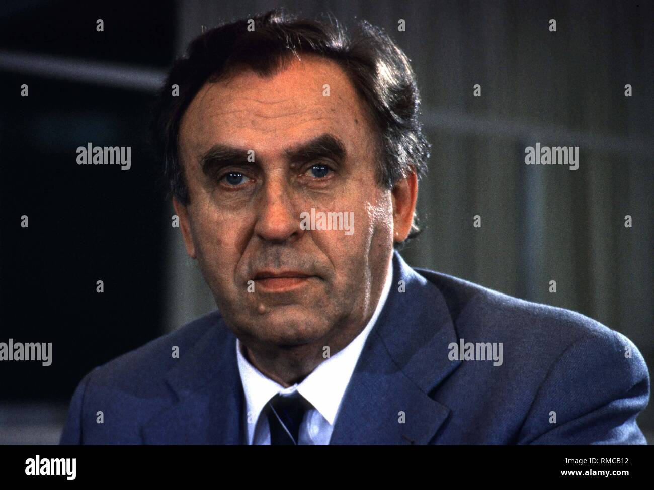 Der ehemalige Direktor des Deutschen Fernsehfunk (DFF), Hans Bentzien, feiert seinen 75. Geburtstag am 4. Januar 2002. Stockfoto