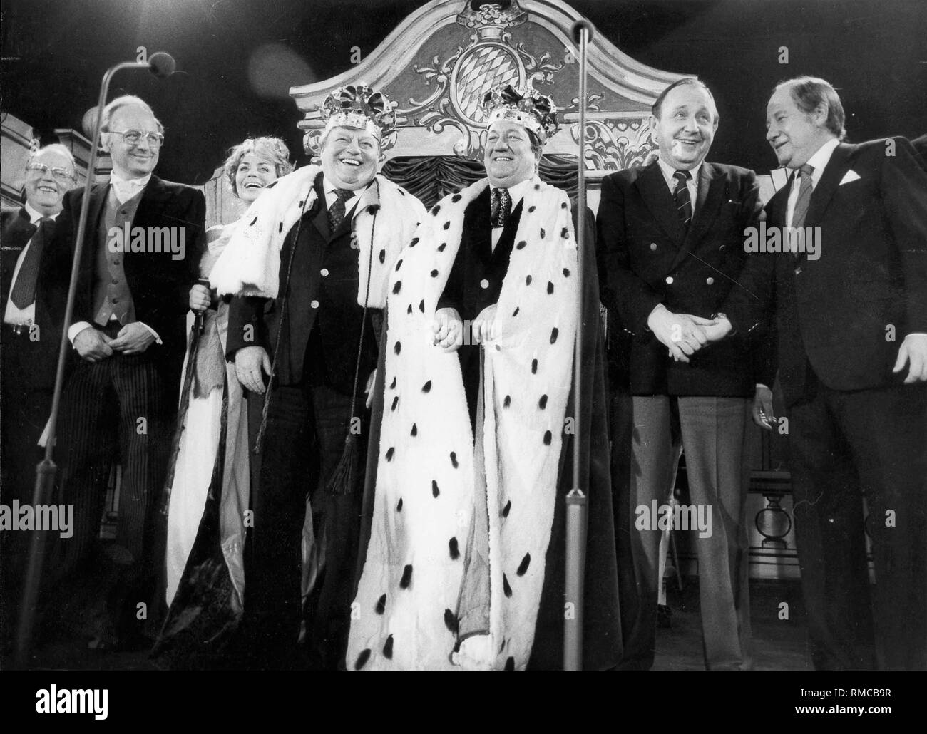 Der bayerische Ministerpräsident Franz Josef Strauß, Strauss Imitator Walter Fritz, Außenminister Hans-Dietrich Genscher und Wastl Fritz auf Das starke Bier Verkostung auf dem Nockherberg. Stockfoto