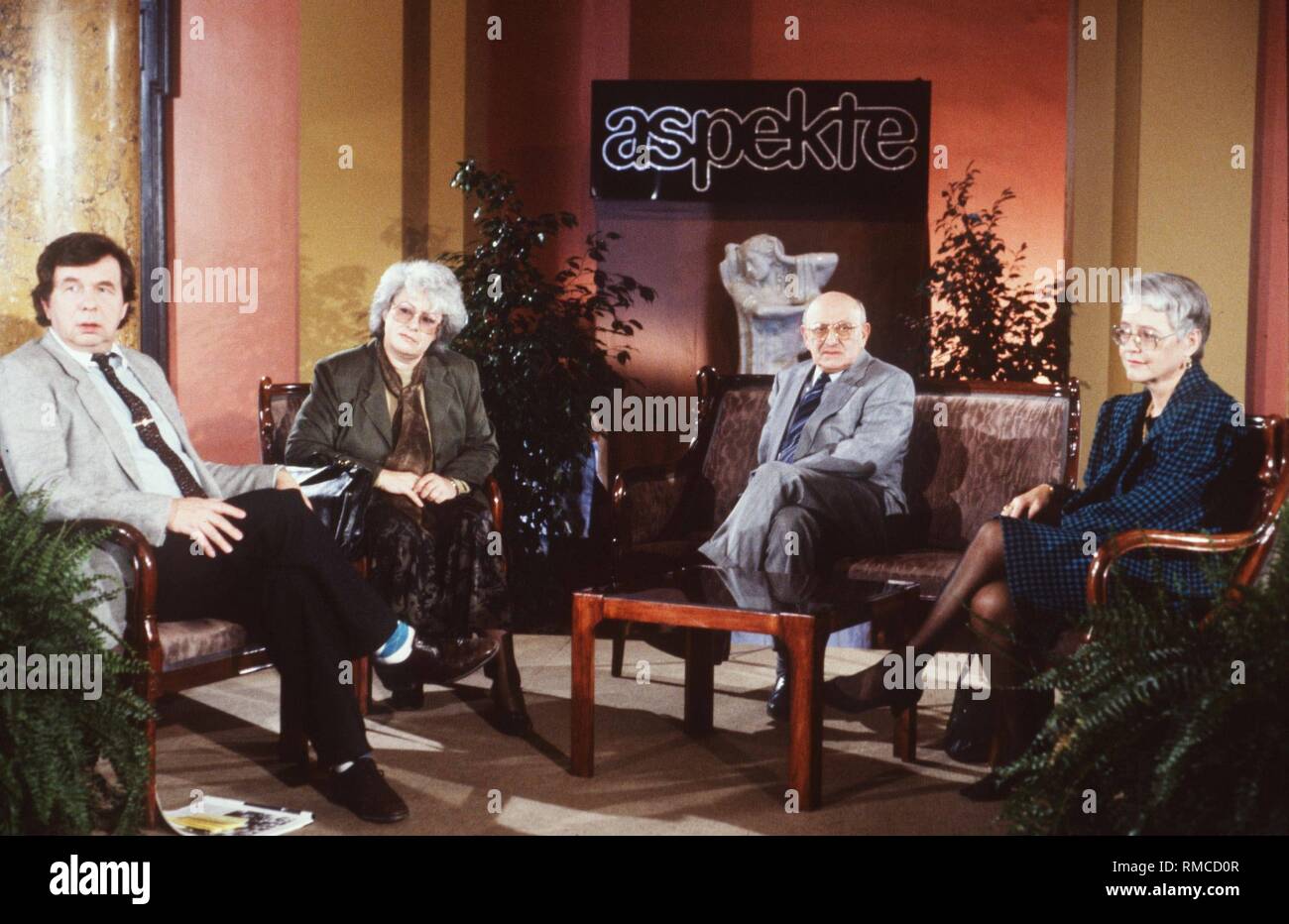 Das "Literarische Quartett" mit (von links) Hellmuth Karasek, Sigrid Löffler, deutscher Autor und Literaturkritiker Marcel Reich-Ranicki und Klara Obermueller. Stockfoto