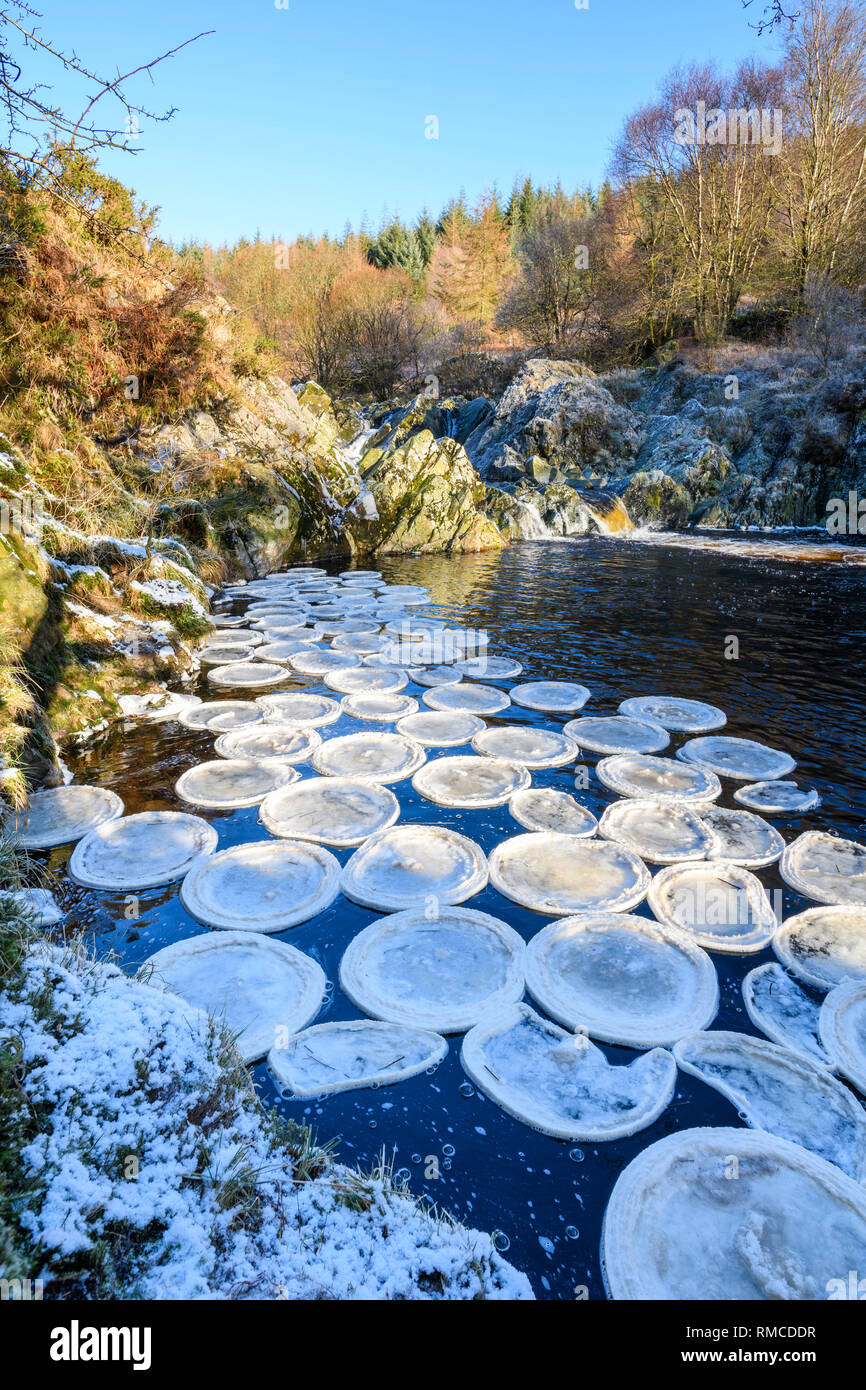 Eis Pfannkuchen zum Pool Ness Wasserfall, großes Wasser der Flotte, Dumfries and Galloway, Schottland Stockfoto