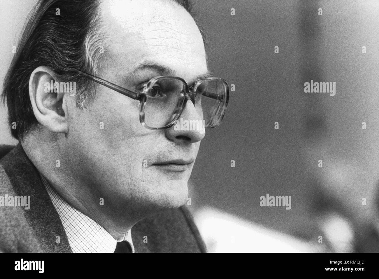 Bund peitsche Peter Glotz an der großen Parteitag der SPD in der Olympiahalle in München am 19. April 1982. Stockfoto Bund peitsche Peter Glotz an der großen Parteitag der SPD in der Olympiahalle in München am 19. April 1982. Stockfoto
