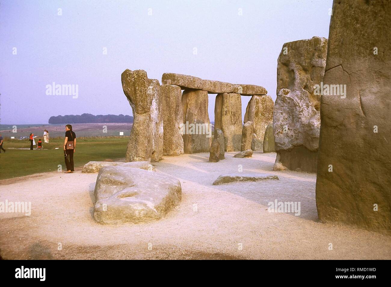 Stonehenge, einem Megalith-monument von 3000/2000 BC, nördlich von Salisbury. Gut erhalten ist eine äußere Kreis 16 (ursprünglich 30) 4 m hohen Steinsäulen mit einer Kappe bedeckt mit Stürze, und darin ein Hufeisen von fünf riesigen trilithons. Wahrscheinlich diente das Denkmal als Observatorium der Lauf der Sonne und des Mondes. Stockfoto