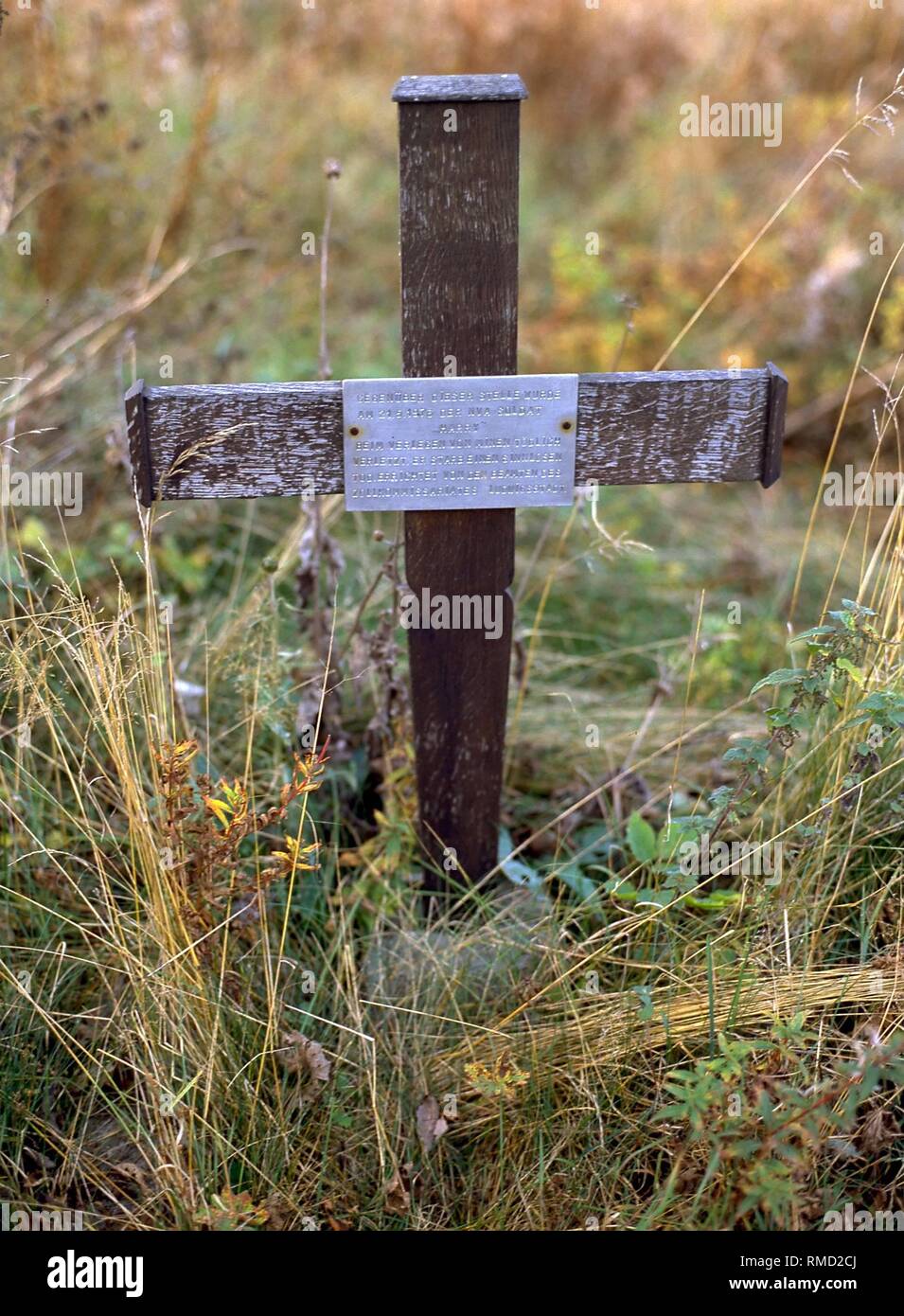 Kreuz in Tettau/Bayern für einen DDR-Grenzsoldaten, die es von einer Mine getötet wurde. Stockfoto