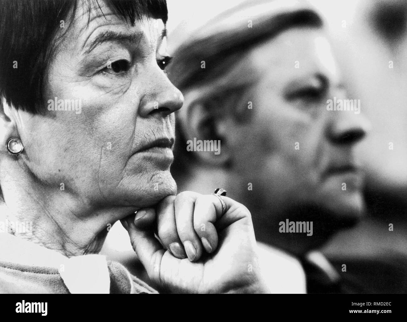Loki Schmidt und Helmut Schmidt auf dem Bundesparteitag der SPD am 19. April 1982 Stockfoto Loki Schmidt und Helmut Schmidt auf dem Bundesparteitag der SPD am 19. April 1982 Stockfoto