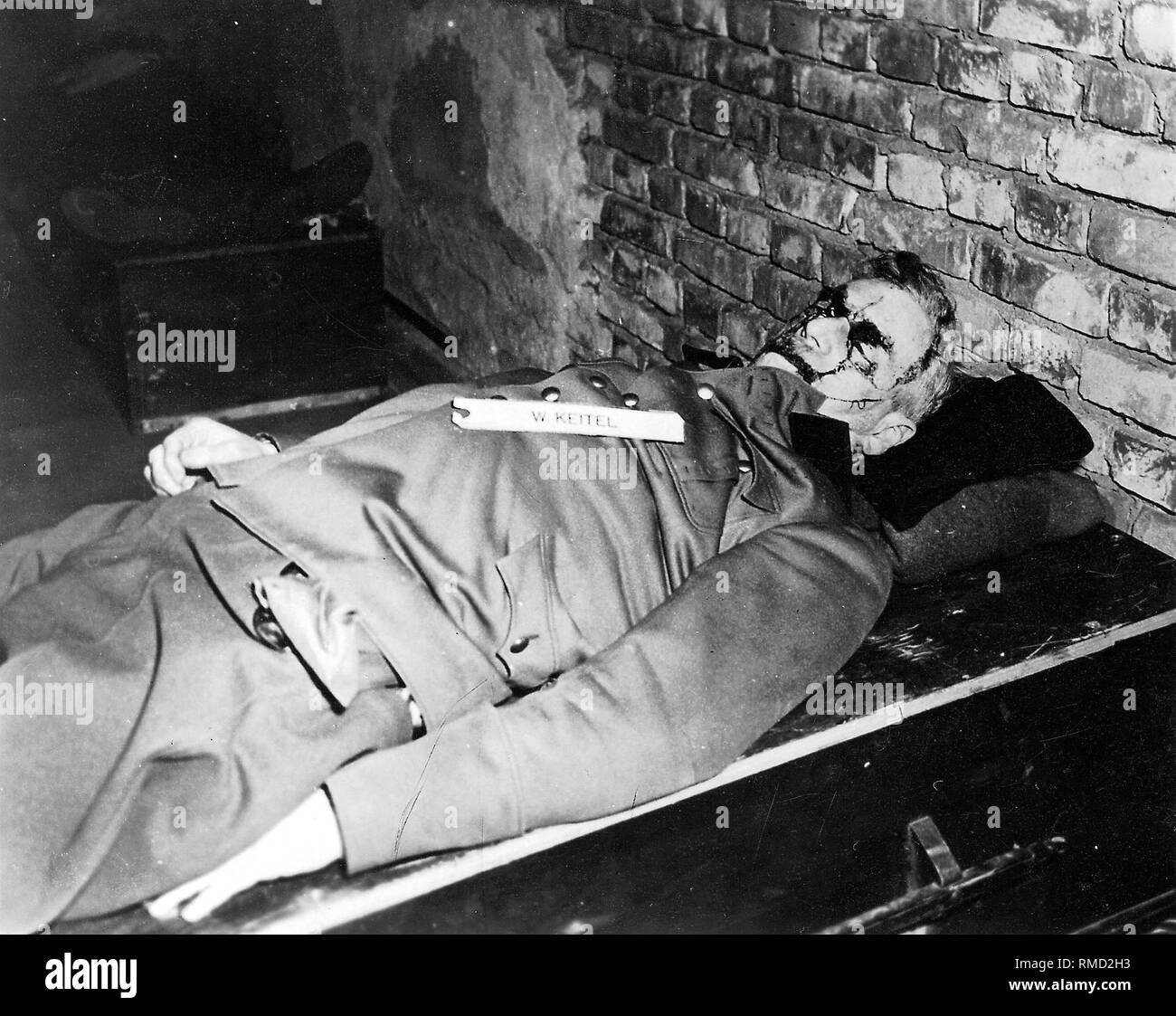 Feldmarschall Wilhelm Keitel nach seiner Hinrichtung durch in Nürnberg hängen am 16. Oktober 1946 (Nürnberger Prozesse). Stockfoto