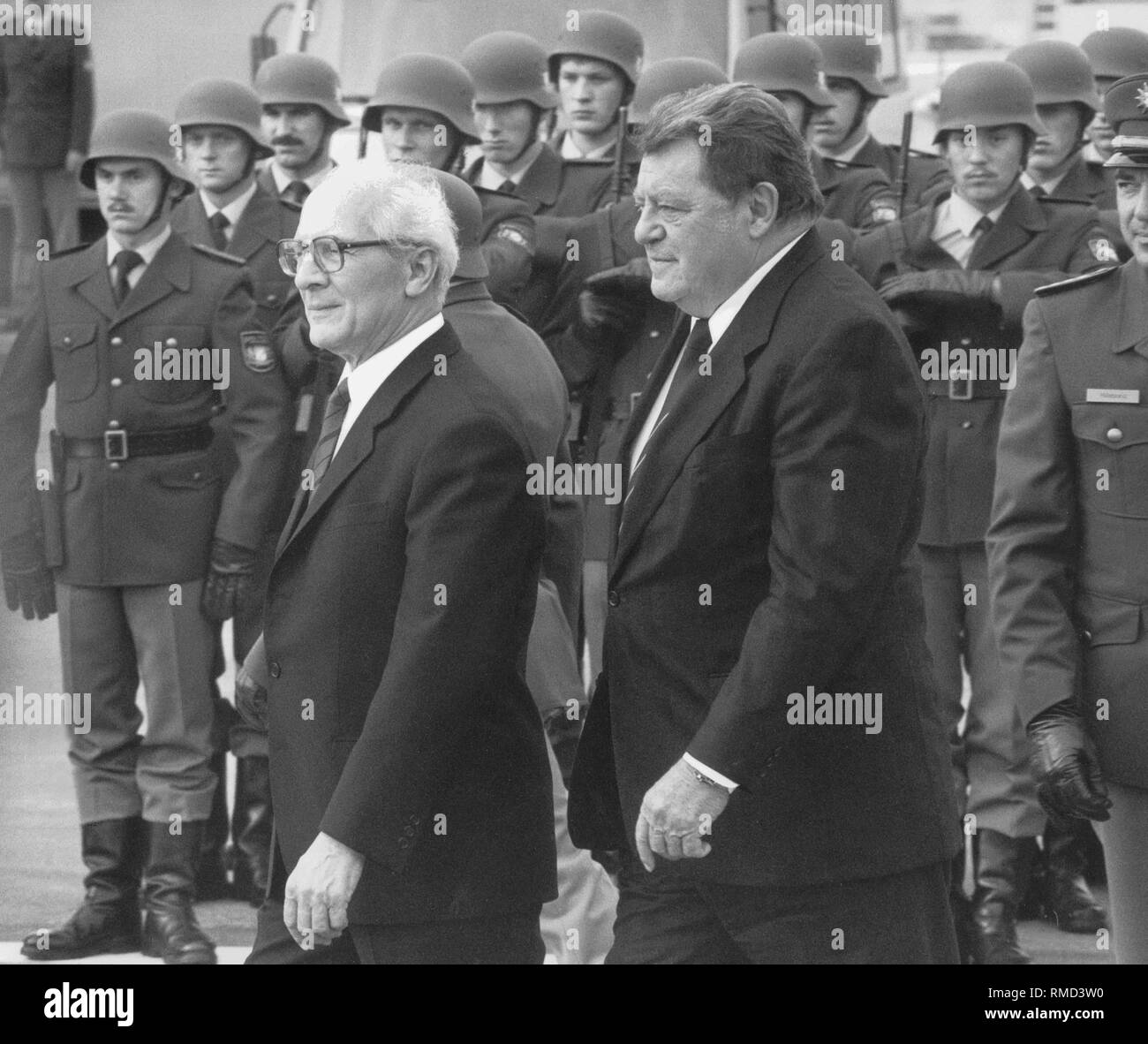 Vorsitzender des Staatsrates der DDR, Erich Honecker, ist für einen Besuch des Bayerischen Ministerpräsidenten Franz Josef Strauss am letzten Tag seiner Reise in Deutschland erhalten. Stockfoto