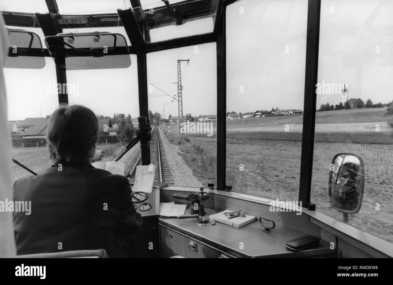 Die Kabine des Zuges während der Fahrt durch ländliche Gegend. Stockfoto