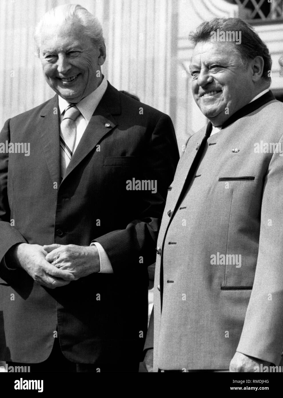 Bundeskanzler Kurt Georg Kiesinger (links, CDU) mit Bayerns Ministerpräsident Franz Josef Strauß (CSU). Stockfoto