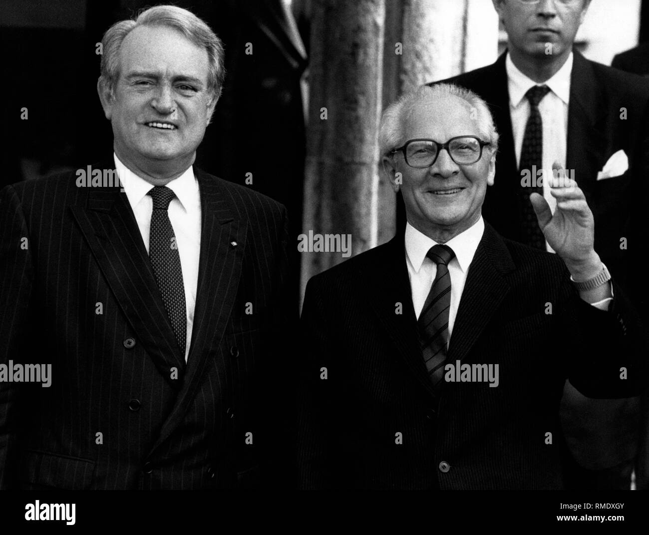 Ddr-Vorsitzender Erich Honecker bei einem Besuch in der Bundesrepublik Deutschland gemeinsam mit Johannes Rau. Stockfoto