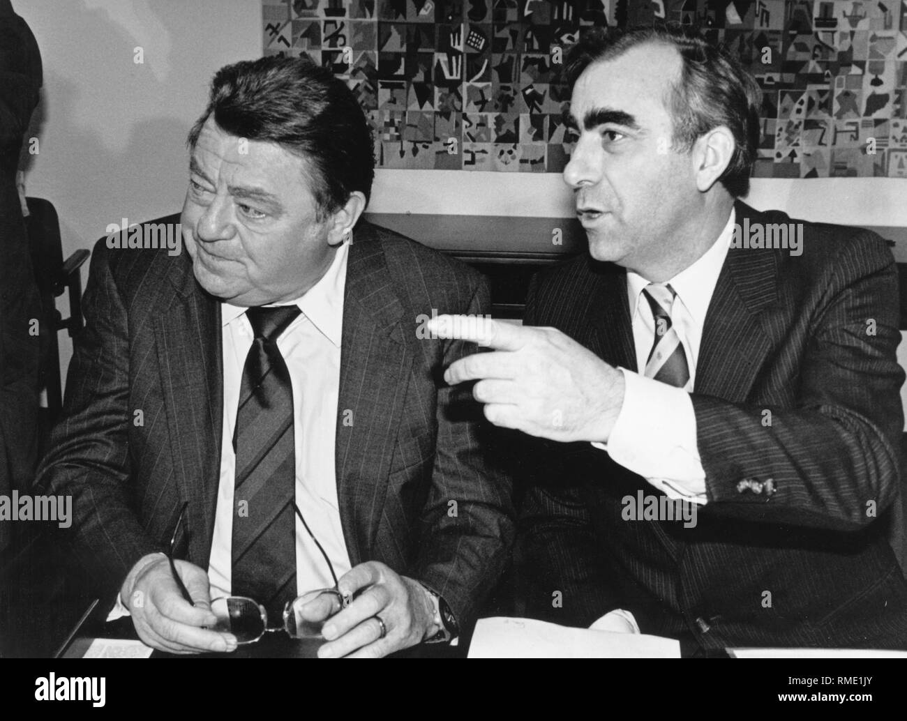 Der bayerische Ministerpraesident und CSU-Vorsitzende Franz Josef Strauß (links) und der Vorsitzende der CSU-Landesgruppe im Bundestag, Theo Waigel. Stockfoto