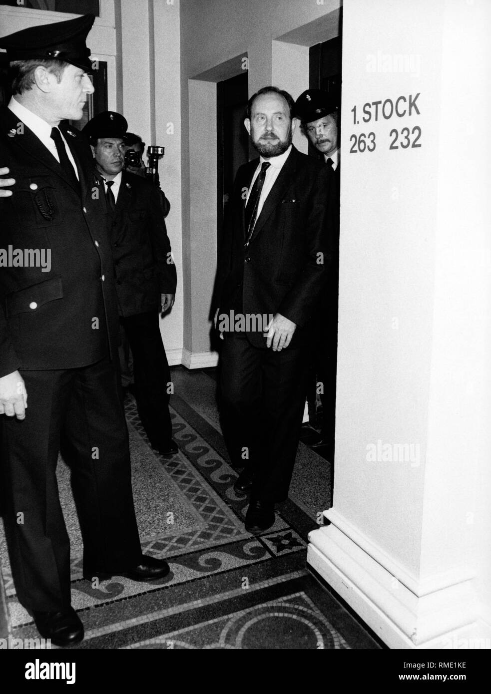 Der ehemalige Reporter der "Stern" Magazin, Gerd Heidemann, 11. September 1984, im Amtsgericht Hamburg, wo ein Betrug Prozess findet, die mit Adolf Hitler gefälschten Tagebücher verbunden. Stockfoto