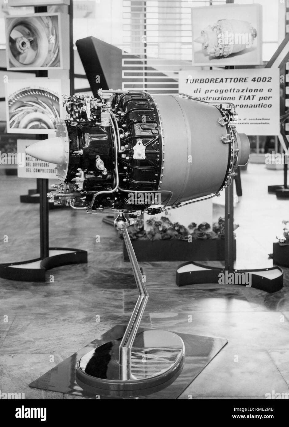 Turbojet 4002 Fiat, fünfte Ausstellung der Technik, Turin, Piemont, Italien 1955 Stockfoto