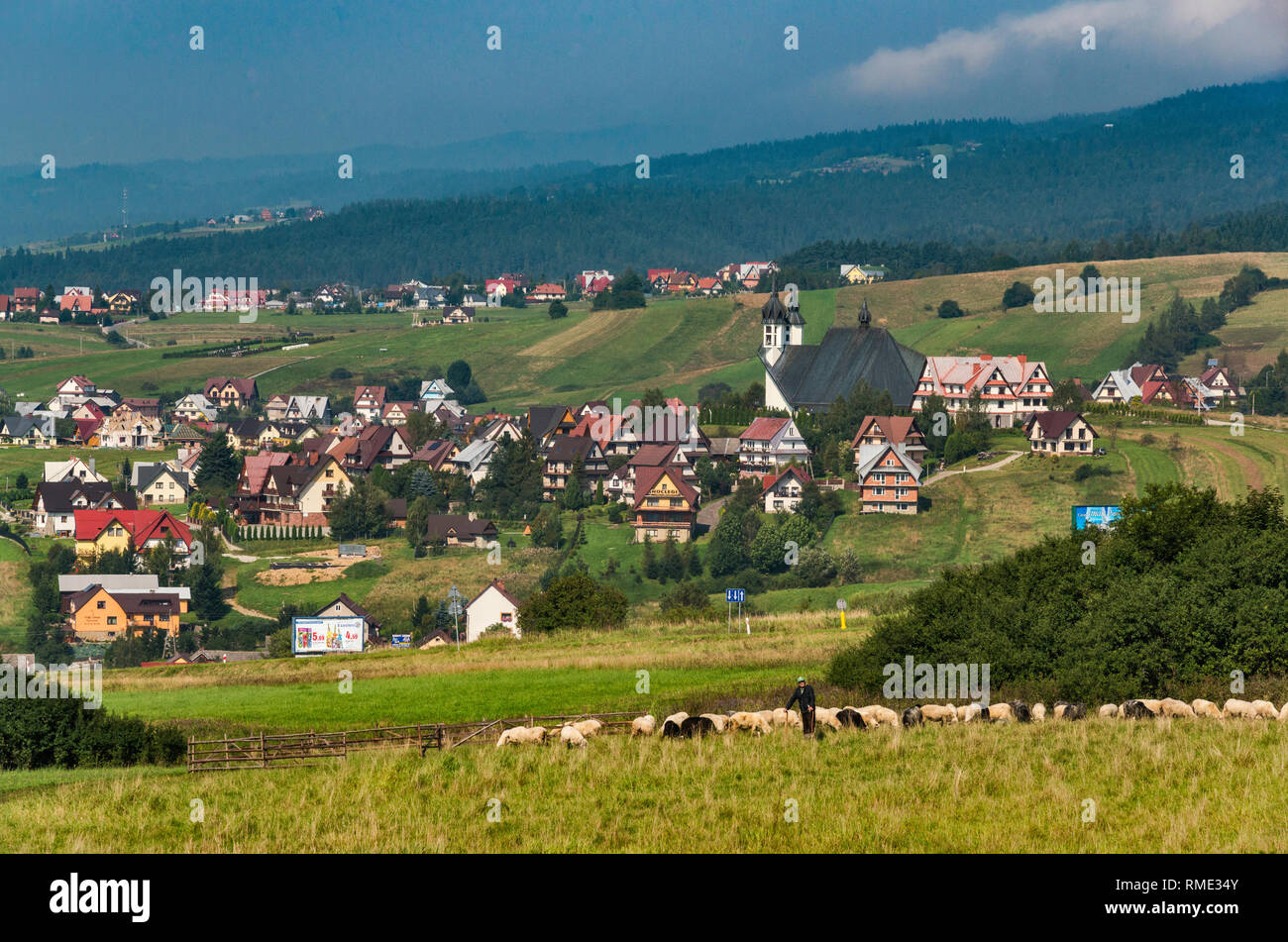 Dorf Kluszkowice, Gorce Gebirge, westlichen Karpaten, Podhale, Malopolska, Polen Stockfoto