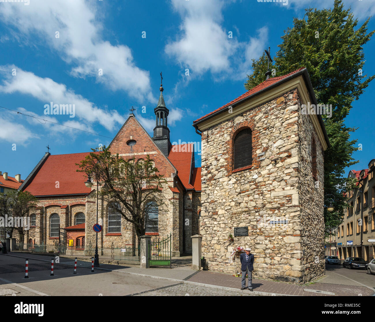 Sankt Nikolaus Kirche und Glockenturm aus dem 15. Jahrhundert, gotischen Stil, in Chrzanow, Malopolska, Polen Stockfoto