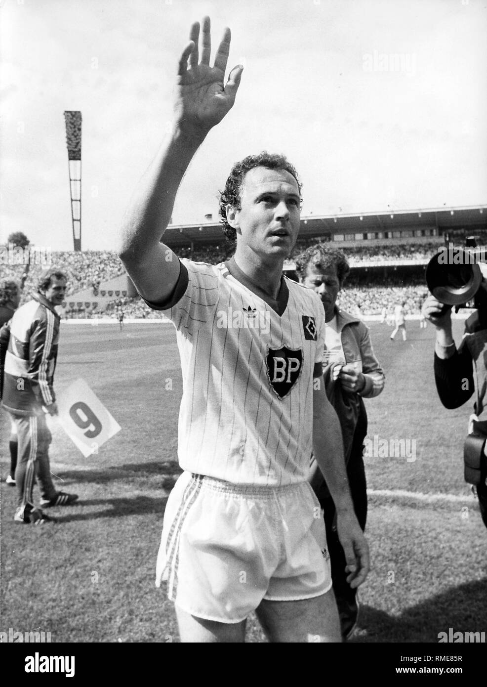 Franz Beckenbauer sagt Auf Wiedersehen nach seinem letzten Spiel beim Hamburger SV, die der Club ein deutscher Fußball-Meister. Stockfoto