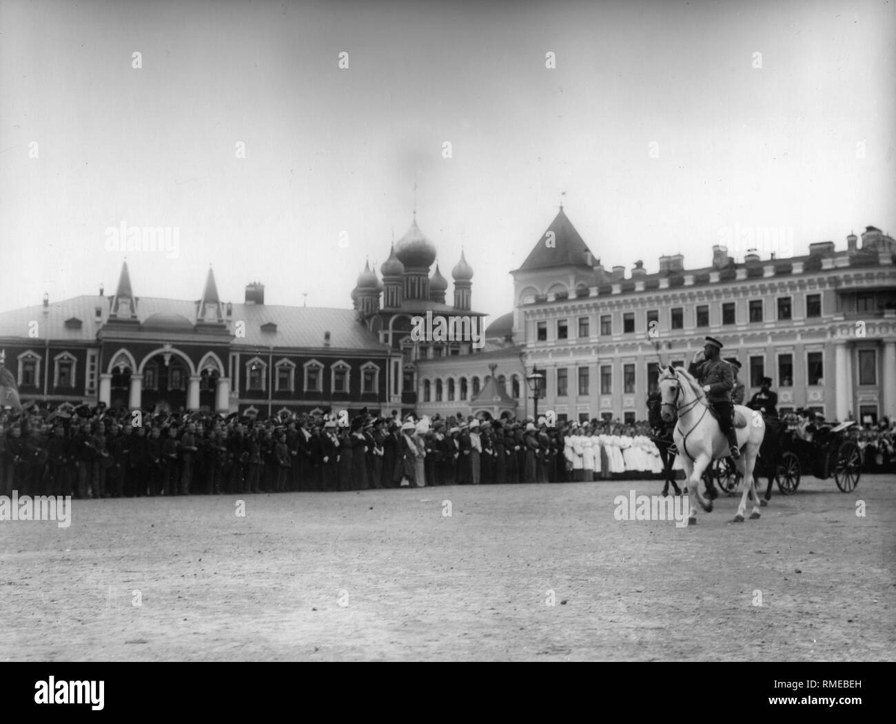 Die Chudov Kloster im Moskauer Kreml während des Besuchs von Zar Nikolaus II. Silber Gelatine Fotografie Stockfoto