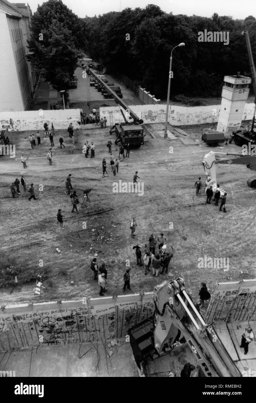 Abriss der Mauer Abschnitt an der Bernauer Straße, für mehrere Fluchtversuche während der Bau der Berliner Mauer 1961 bekannt. Stockfoto