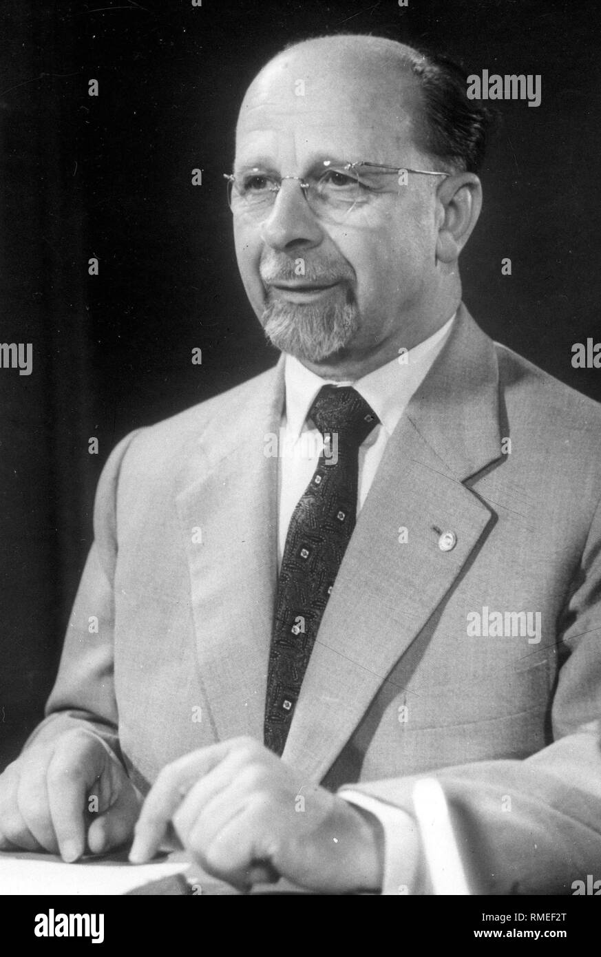 Walter Ulbricht, Adresse des Neuen Jahres der Partei- und Staatschef der DDR auf der Ost-Fernsehen und die Wende des Jahres 1961/62. Stockfoto