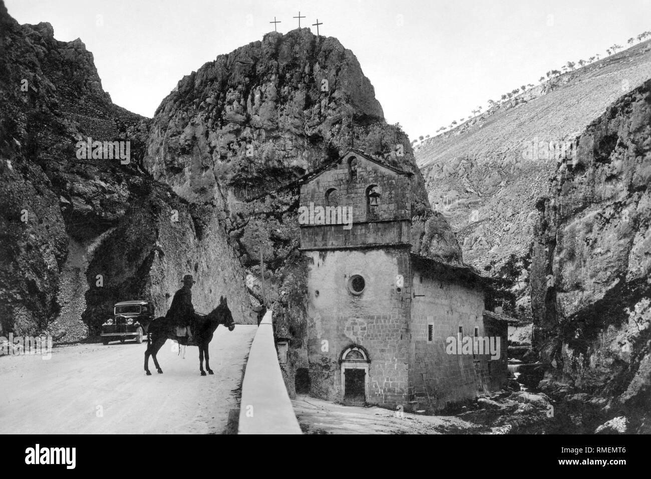 Skifahrer auf Gran Sasso, L'Aquila, Abruzzen, Italien, 1930 Stockfoto