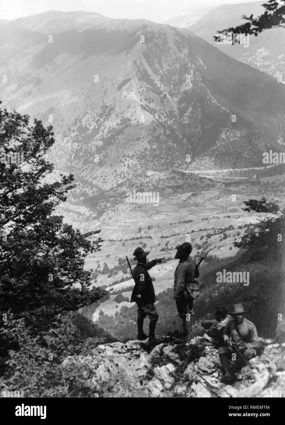 Skifahrer auf Gran Sasso, L'Aquila, Abruzzen, Italien, 1930 Stockfoto