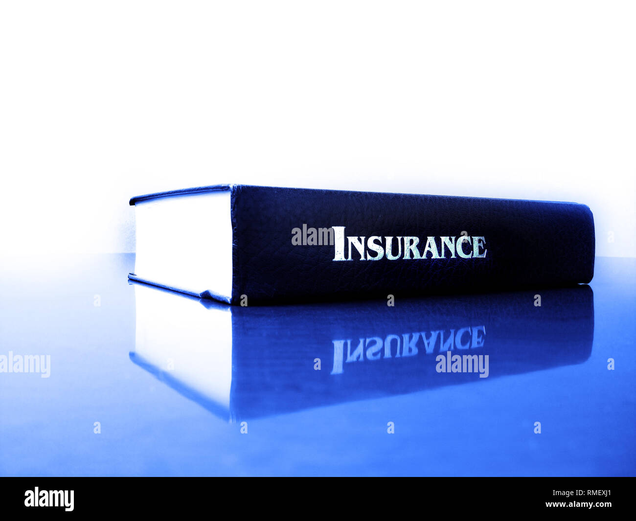 Alte leder Gesetz Buch zum Thema Versicherung Stockfoto