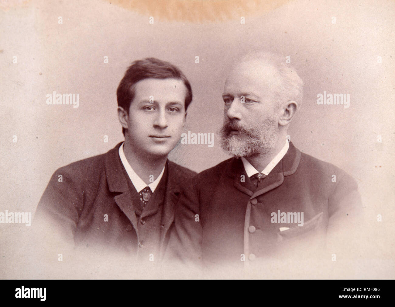 Pianist und Dirigent Alexander Siloti (1863-1945) und Komponist Pjotr I. Tschaikowsky (1840-1893). Albumin Photo Stockfoto