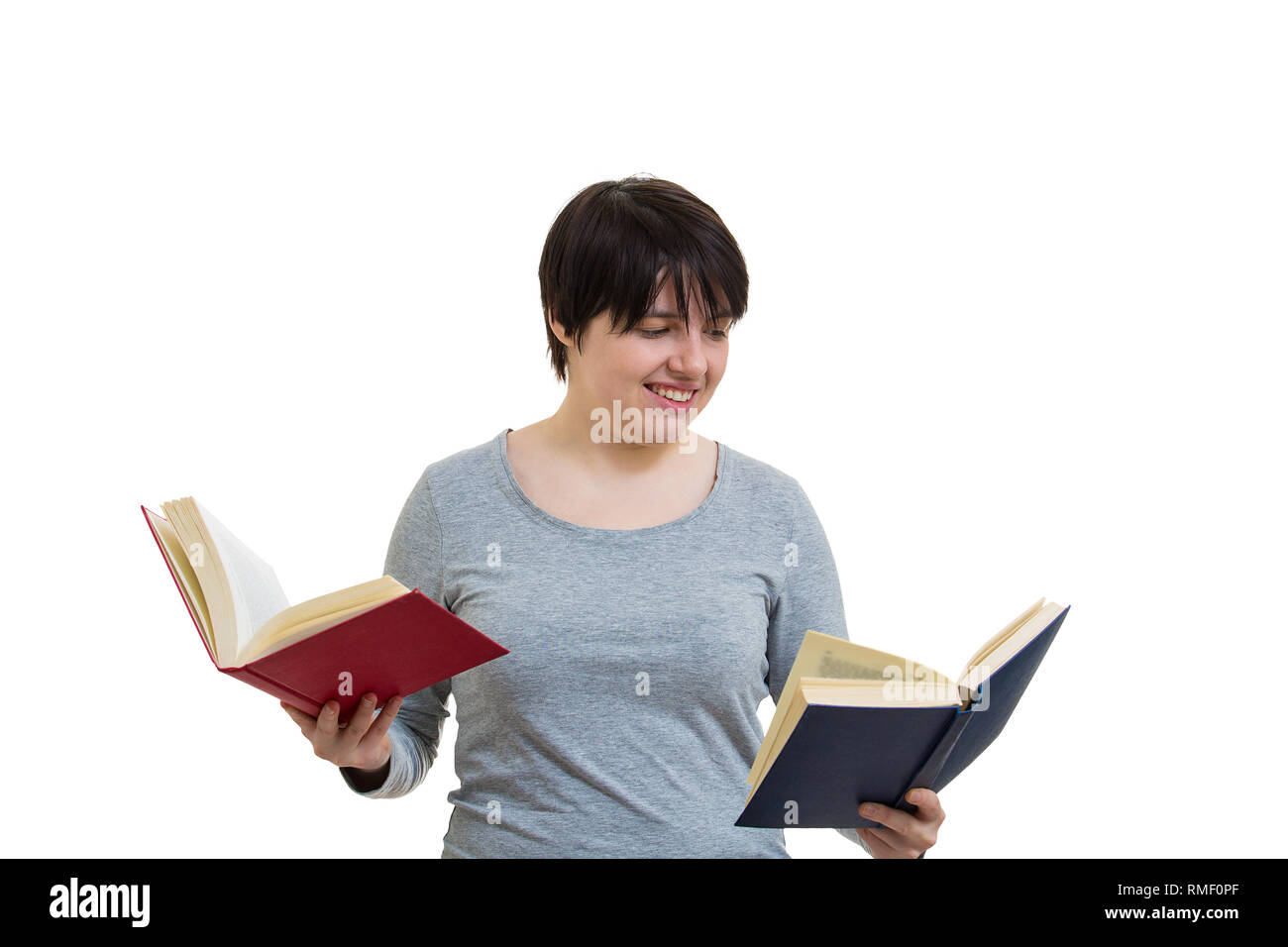Zweifelnd junge Frau Student oder Lehrer halten zwei offene Bücher eine rote und eine blaue, wählen, die eins zu lesen. Schwierige Entscheidung, wodurch die Ri Stockfoto