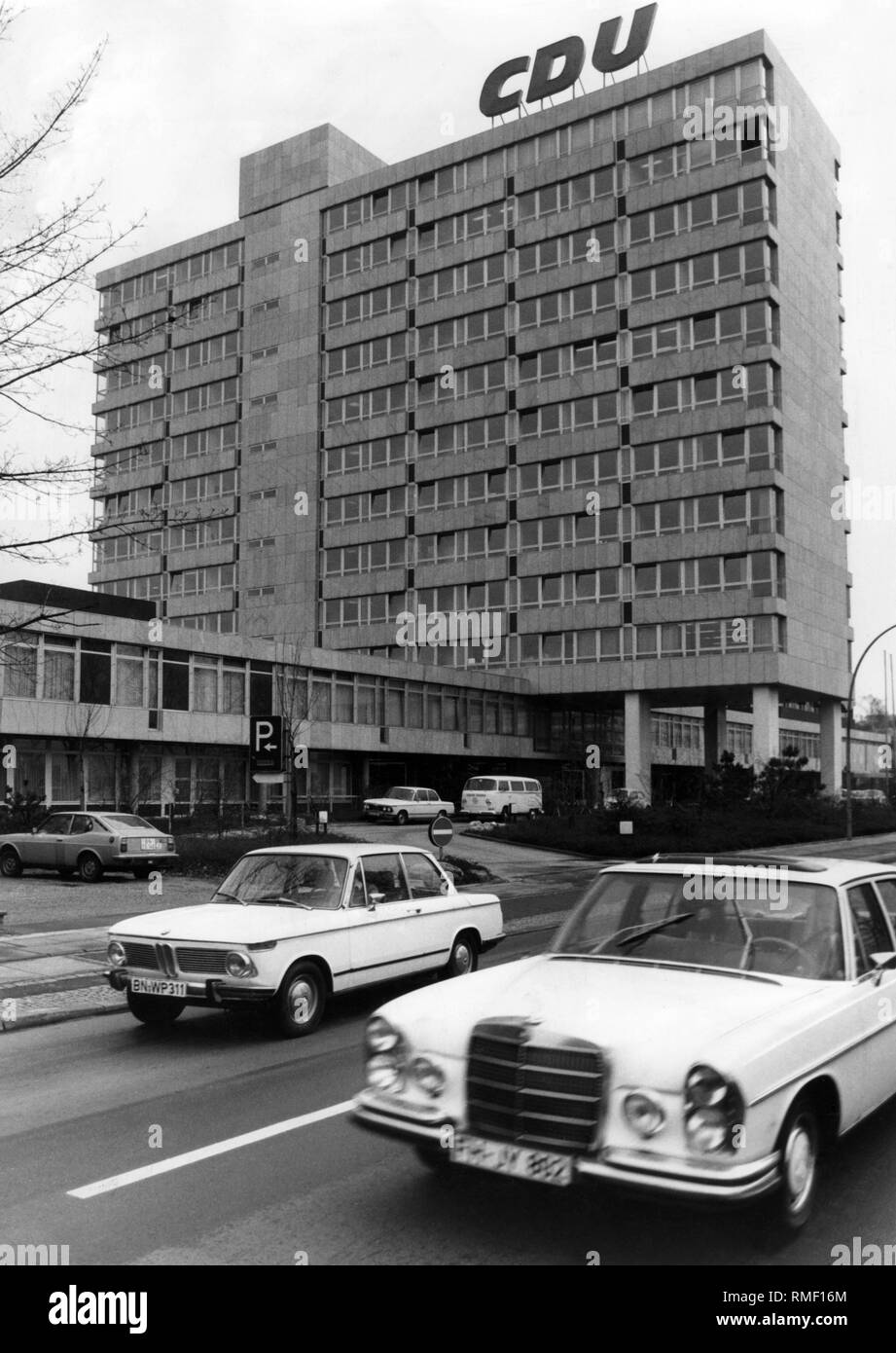 Dieses Foto zeigt die Konrad-Adenauer-Haus, der Parteizentrale der CDU. Stockfoto