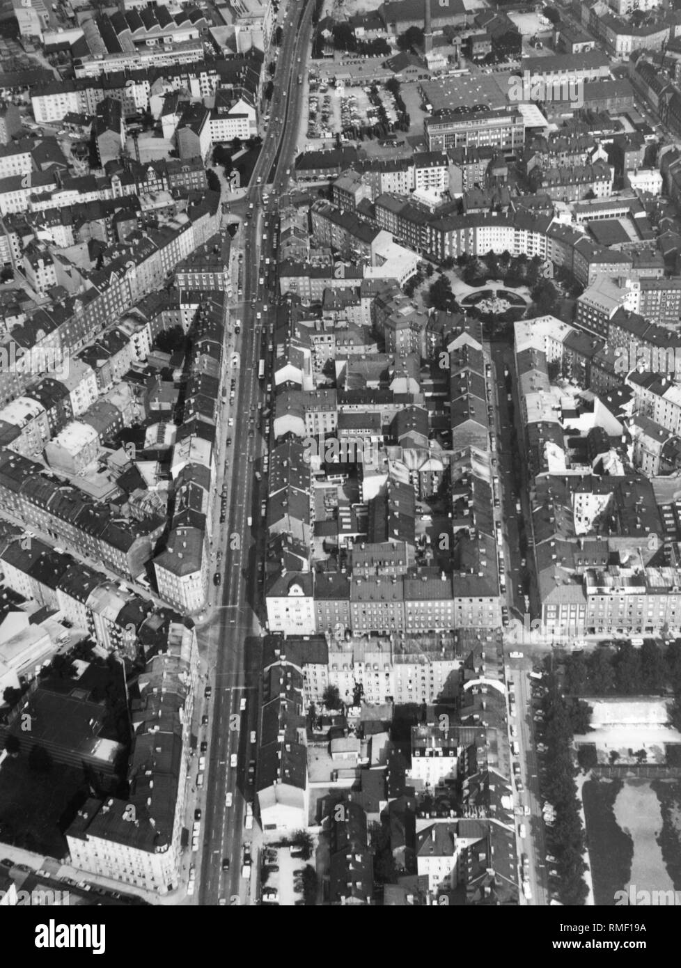 Luftaufnahme der Münchner Stadtteil Haidhausen. Die runde Weissenburger Platz ist gut erkennbar. Stockfoto
