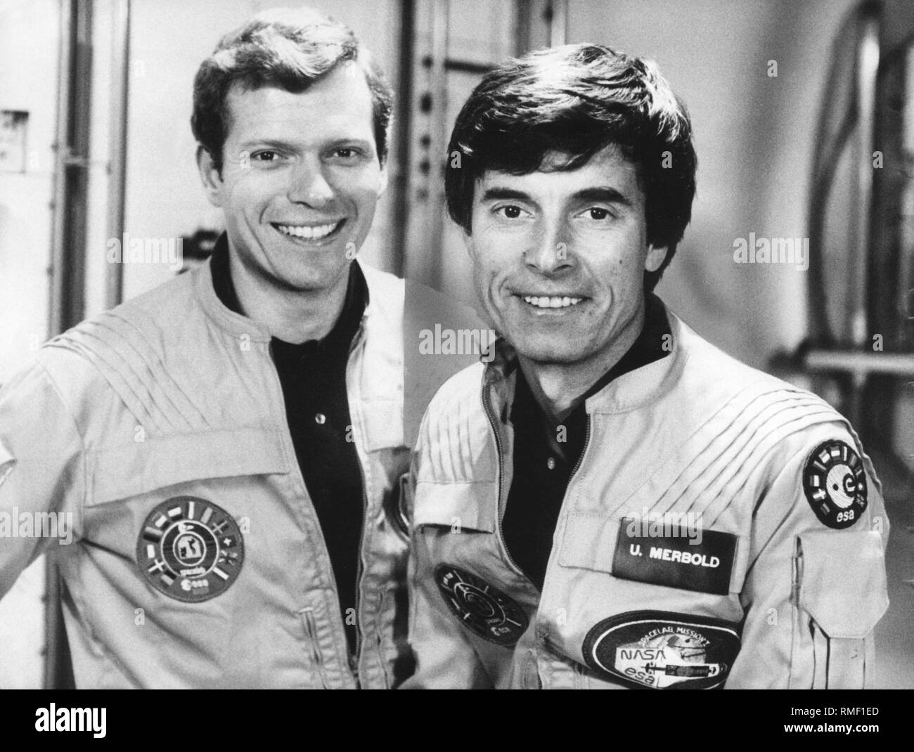 Die amerikanische Nutzlast Experte Byron Lichtenberg und der deutsche Astronaut Ulf Merbold vor der Space Lab Mission. Stockfoto