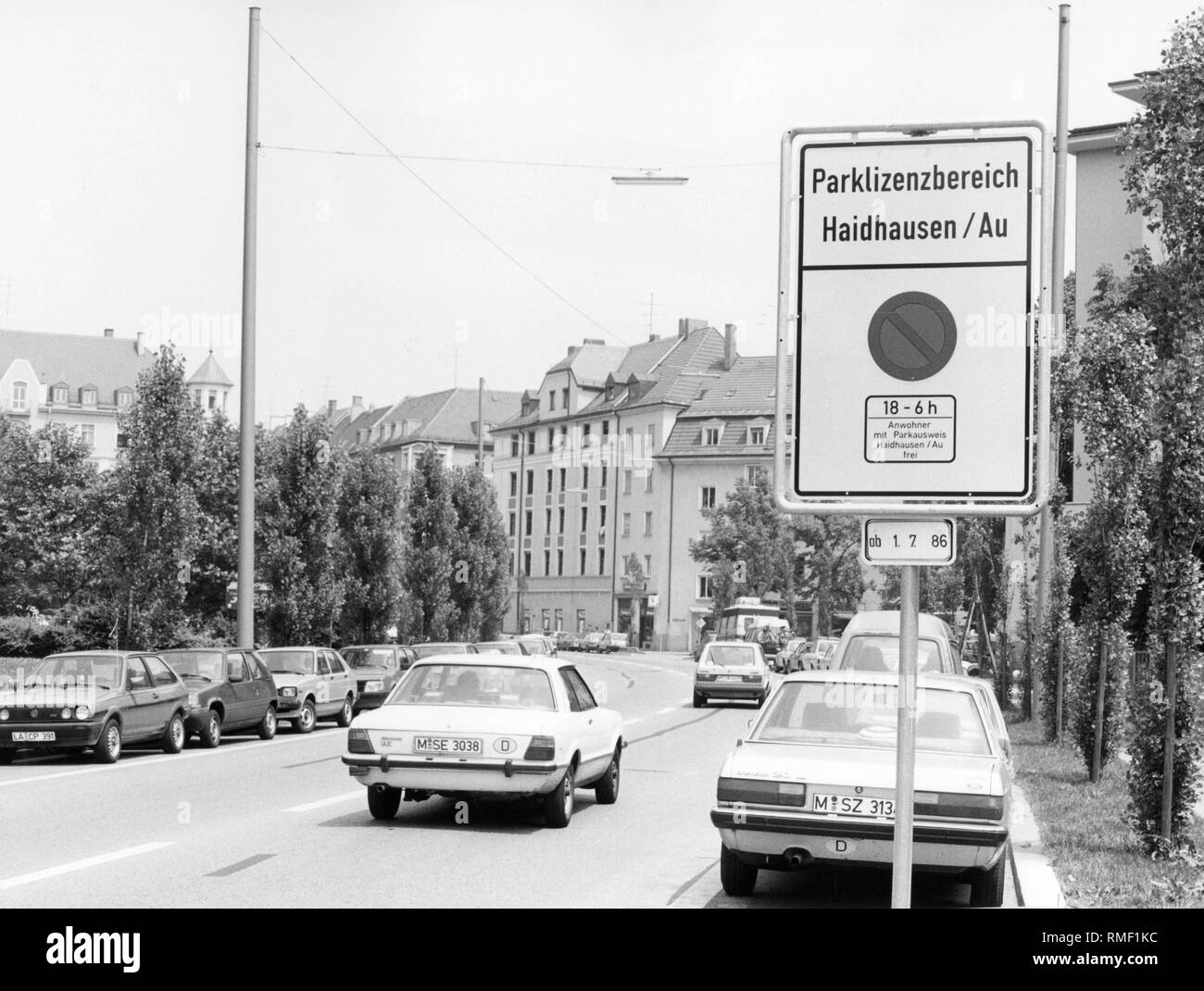 Straße im Münchener Stadtteil Haidhausen. Undatiertes Foto. Stockfoto