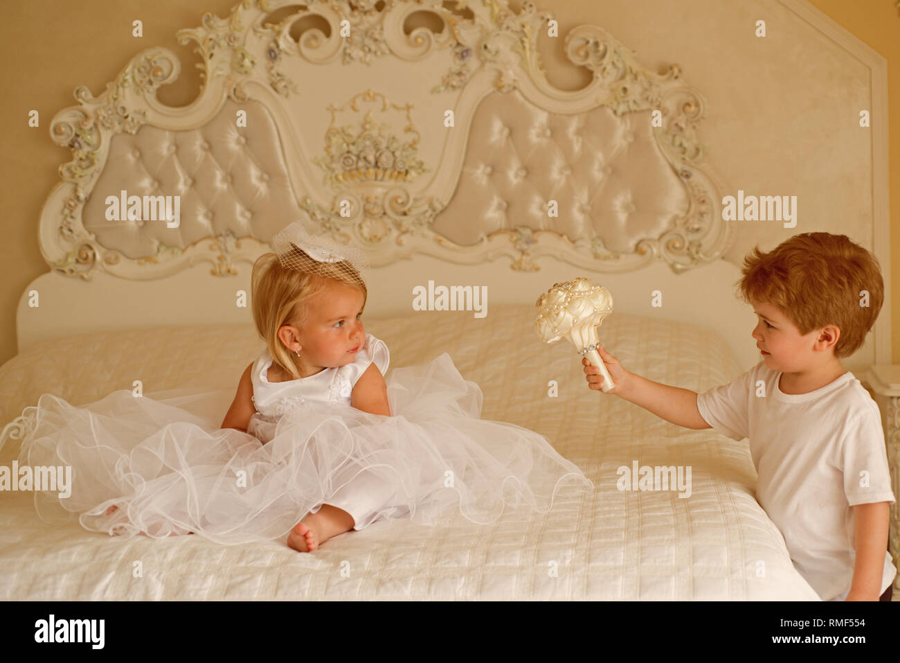 Die Beste Frisur Kleine Kinder Bereit Für Die Hochzeit