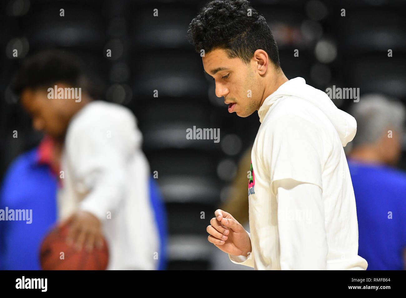 Philadelphia, Pennsylvania, USA. 13 Feb, 2019. Bügel-eulen guard JASEN WEST (3) Vor der American Athletic Conference Basketball Spiel am Liacouras Center in Philadelphia gespielt. Tempel beat SMU 82-74. Credit: Ken Inness/ZUMA Draht/Alamy leben Nachrichten Stockfoto